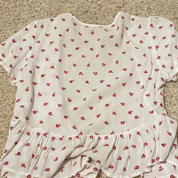 Brandy Melville flowy tie top - Picture 4 of 4